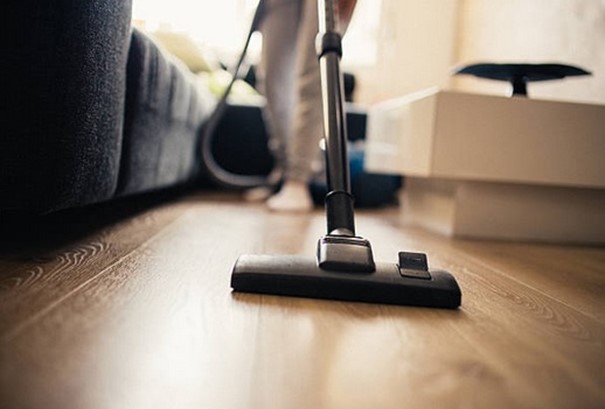 D&ocirc;kladn&eacute; vys&aacute;vanie drevenej podlahy